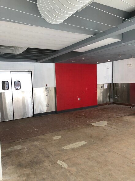 More Photos Of 101-107 N Oak Park Ave, Oak Park General Retail For Lease