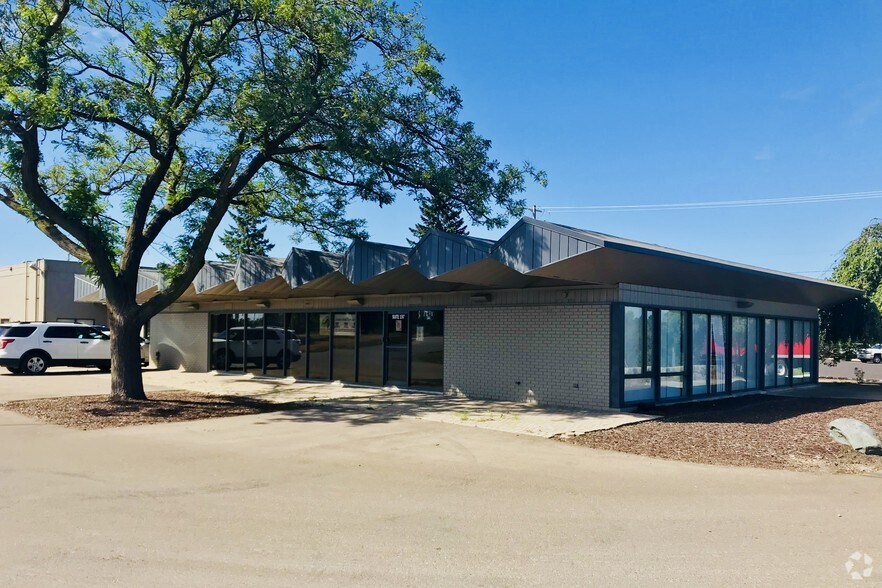 More Photos Of 925 N Lapeer Rd, Oxford General Retail For Lease