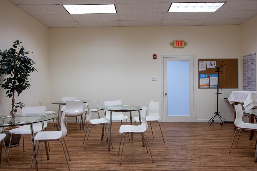 More Photos Of 290 Andrews Rd, Trevose Flex For Lease