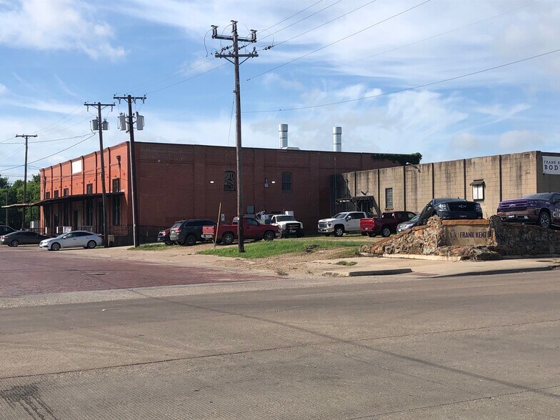More Photos Of 310 S 9th St, Corsicana Manufacturing For Sale