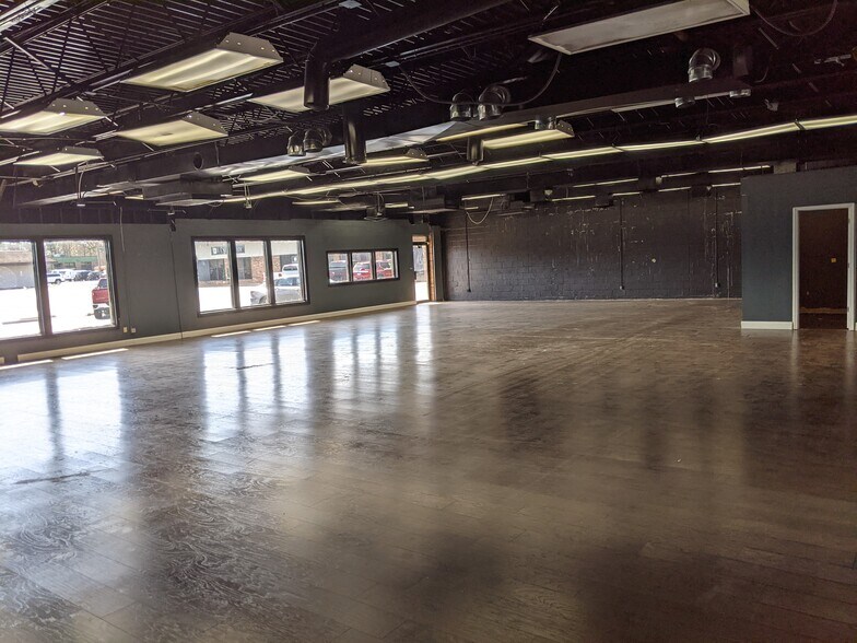 More Photos Of 6500 W Main St, Belleville Unknown For Lease