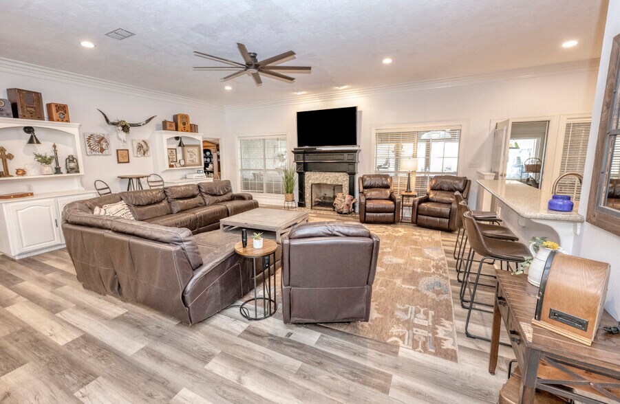 More Photos Of 1440-A TX-237, Round Top Flex For Sale