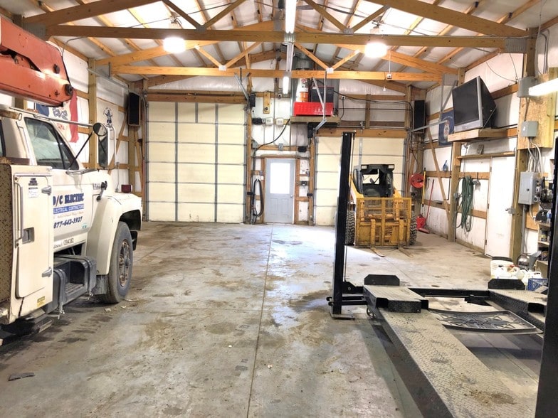 More Photos Of 501 N 1st St, Missouri Valley Light Manufacturing For Sale