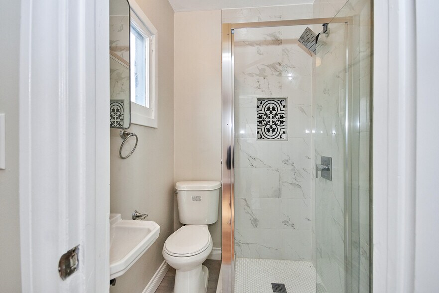 More Photos Of 6669 De Longpre Ave, Los Angeles Apartments For Sale