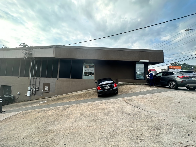 More Photos Of 3097 Piedmont Rd NE, Atlanta Freestanding For Lease