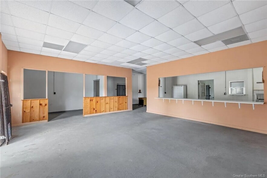 More Photos Of 816 Goodwin St, Vinton Flex For Sale