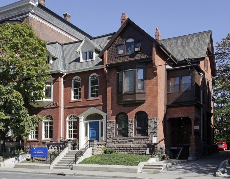 Primary Photo Of 39 Spadina Rd, Toronto Office For Sale