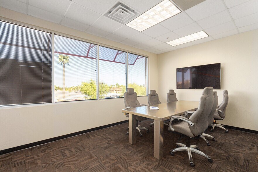 More Photos Of 1040 S Gilbert Rd, Gilbert Storefront Retail Office For Lease