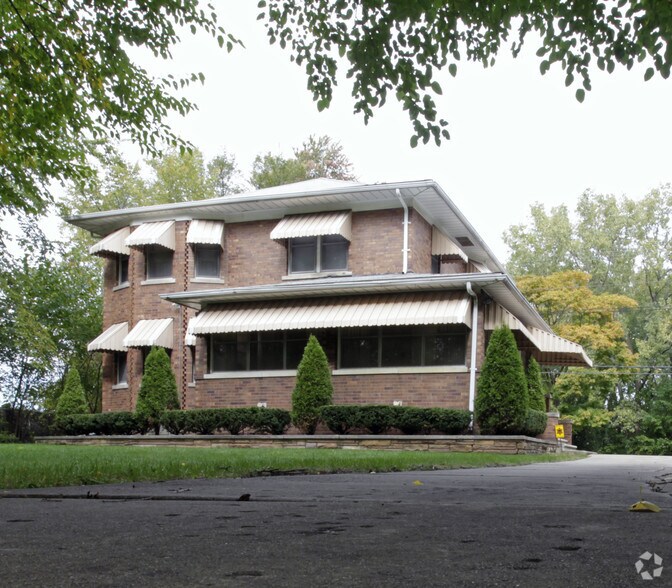 More Photos Of 29016 Ford Rd, Garden City Office For Sale