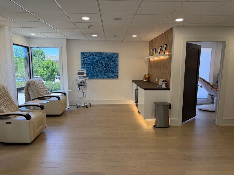 More Photos Of 710 N York Rd, Hinsdale Medical For Lease