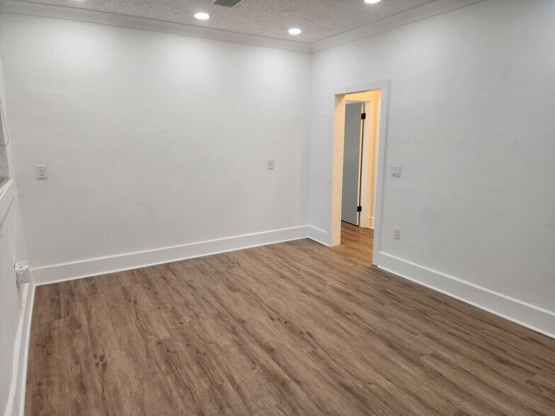 More Photos Of 2820 1st Ave N, Saint Petersburg Storefront Retail Office For Lease