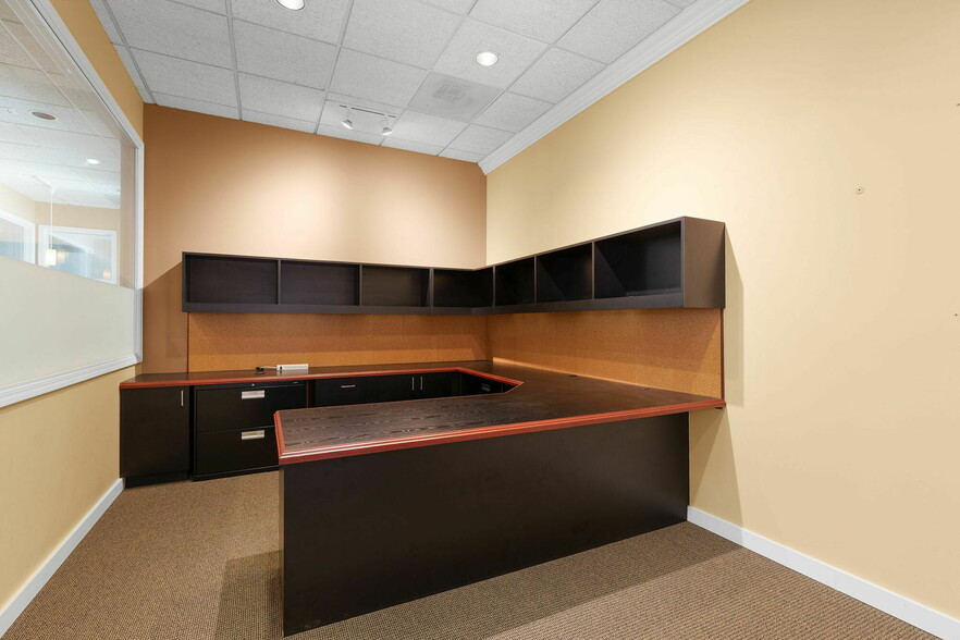 More Photos Of 600 A Ave, Lake Oswego Office For Lease