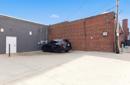 More Photos Of 6016 Maple St, Omaha Storefront For Sale