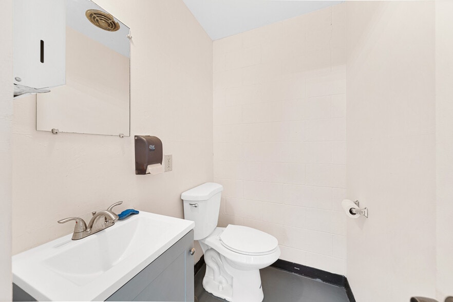 More Photos Of 372 N Mt. Vernon Ave, Colton Warehouse For Sale