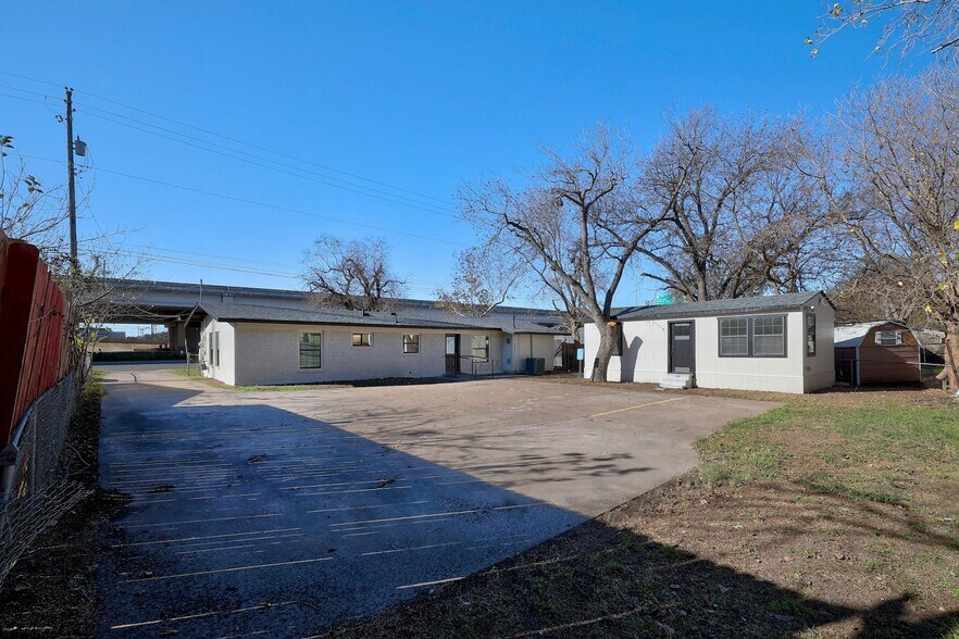 More Photos Of 2028 W Ben White Blvd, Austin Office For Lease