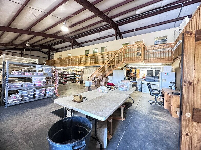 More Photos Of 2903 SE J St, Bentonville Showroom For Sale