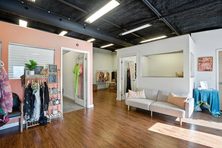 More Photos Of 30 Mango St, Englewood Office For Sale