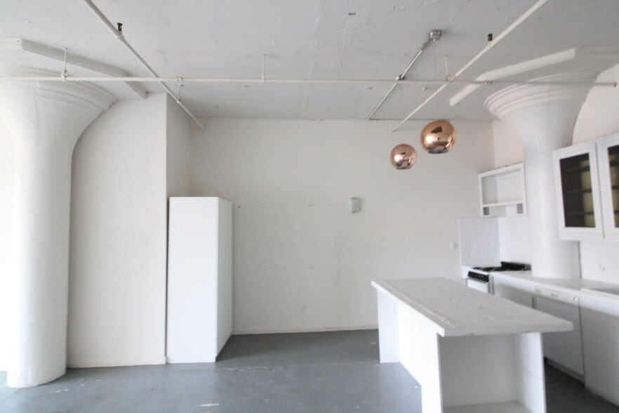 More Photos Of 49 Wyckoff Ave, Brooklyn Warehouse For Lease