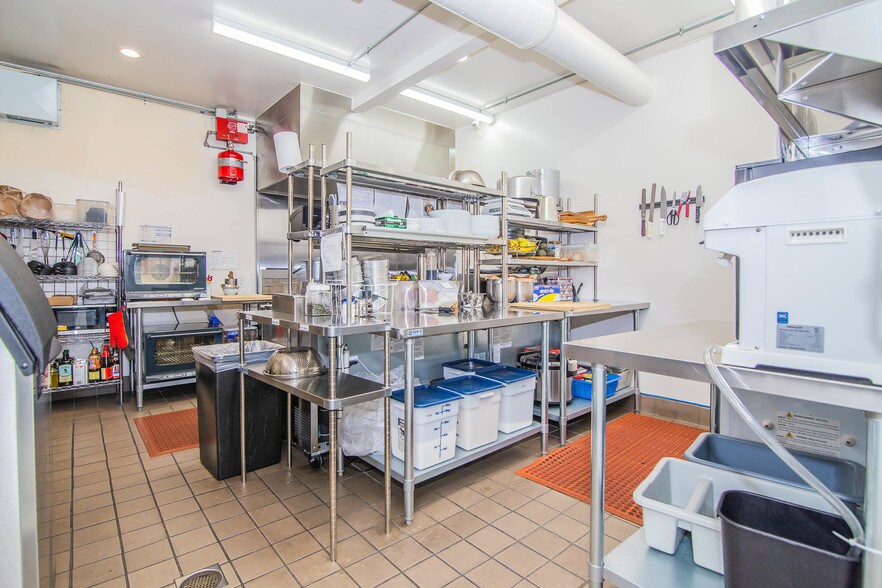 More Photos Of 300-302 S Mariposa Ave, Los Angeles Storefront Retail Office For Lease