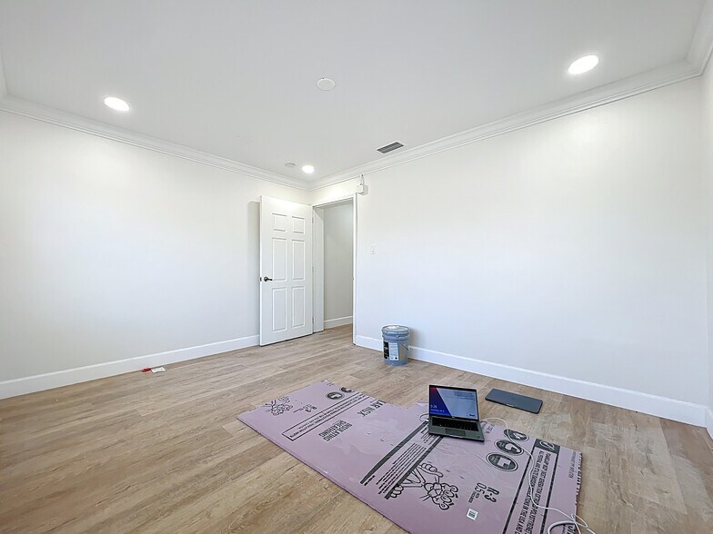 More Photos Of 507 East St, Longwood Office Residential For Lease