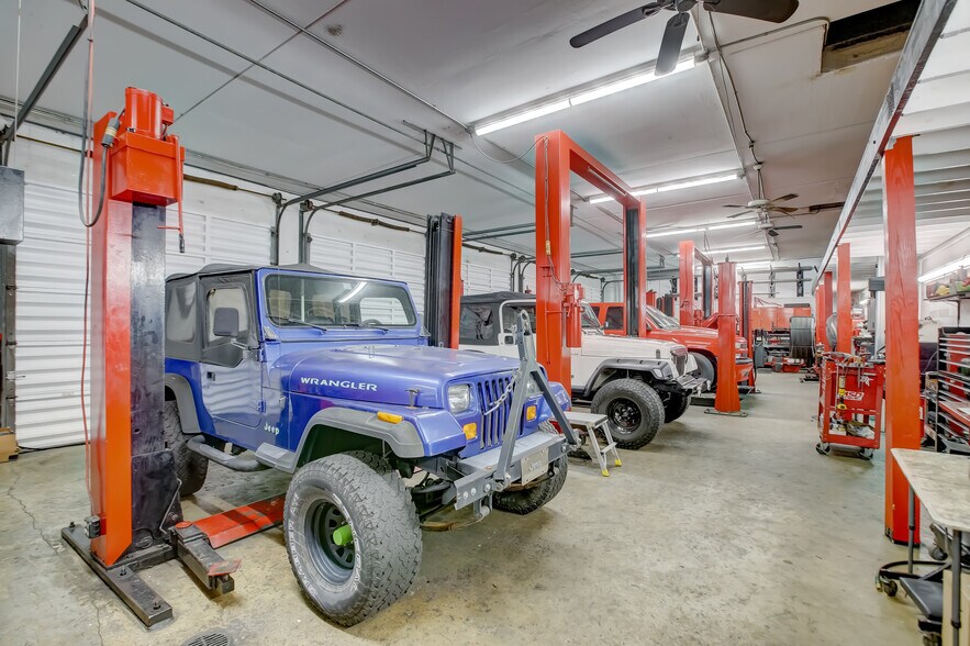 More Photos Of 530 S Dixie Hwy W, Pompano Beach Auto Repair For Sale