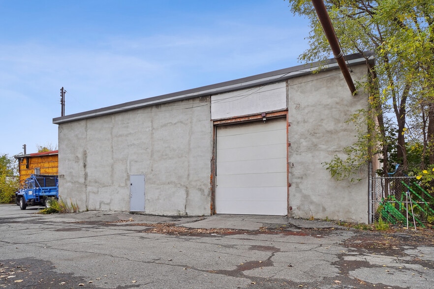 More Photos Of 290 Rue Quinlan, Montréal Service For Sale