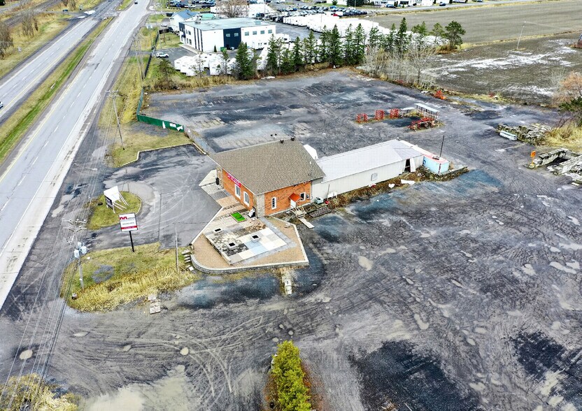 More Photos Of 77 Boul Sir-Wilfrid-Laurier, Saint-Basile-le-Grand General Retail For Lease