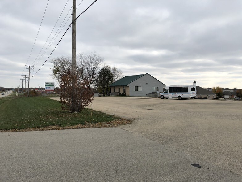 More Photos Of 1539 W US Route 6, Morris Showroom For Sale