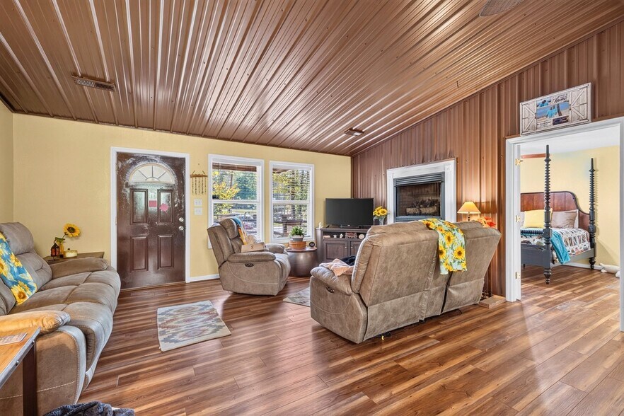 More Photos Of 4925 Hooper Hwy, Cosby Flex For Sale