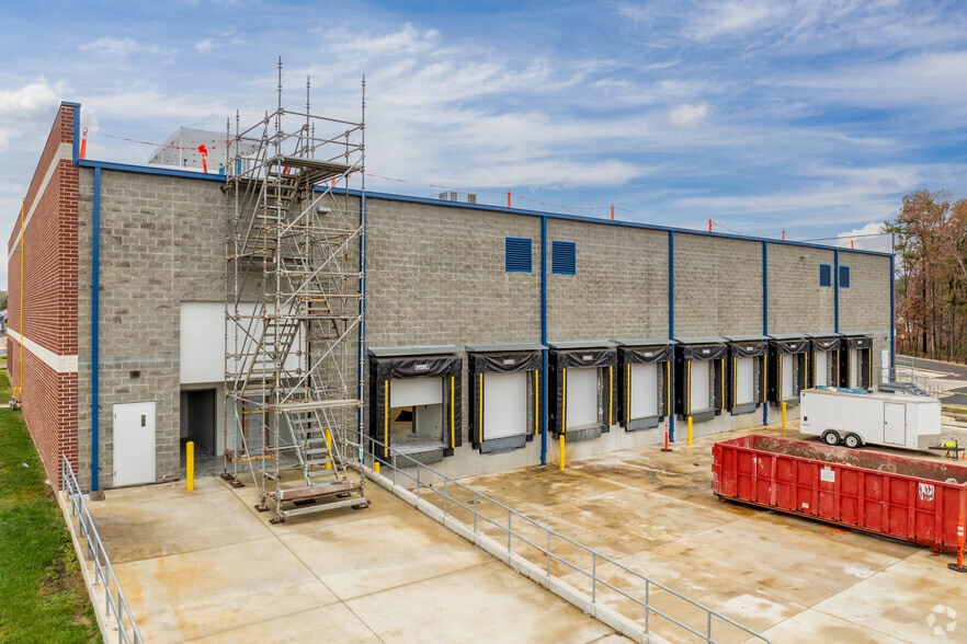 More Photos Of 8841 Landmark Rd, Richmond Industrial For Lease