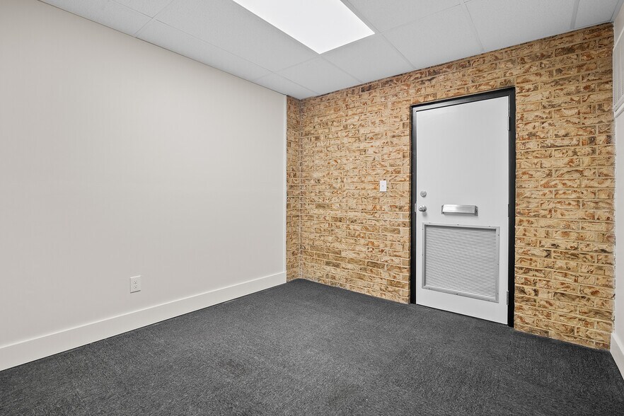 More Photos Of 2300 E 14th St, Tulsa Office For Lease