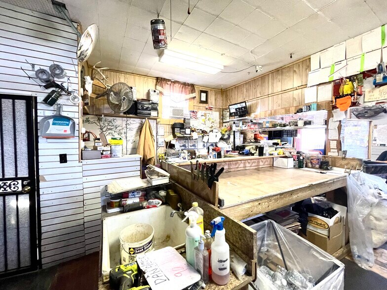 More Photos Of 9 Ontario St, Liberty Freestanding For Sale