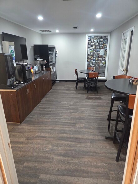 More Photos Of 1 Candy Ln, Hendersonville Distribution For Lease