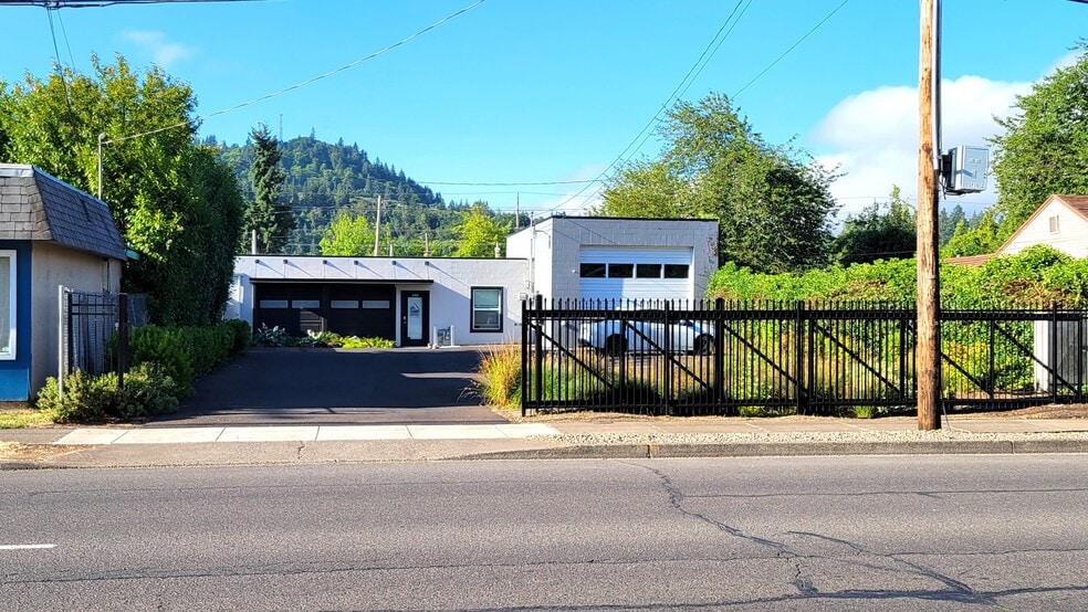 More Photos Of 1241 Main St, Springfield Office For Sale