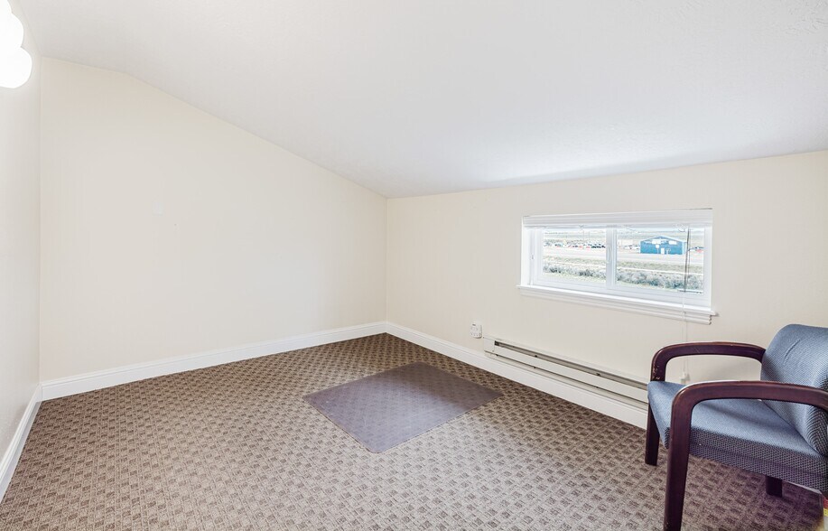More Photos Of 114 Tonka Ln, Spring Creek Serviced Offices For Lease