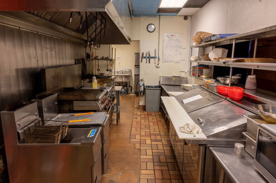 More Photos Of 4729 SE Milwaukie Ave, Portland Restaurant For Sale
