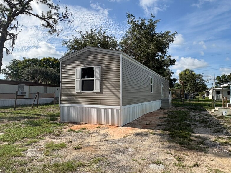More Photos Of 725 N Chestnut Rd, Lakeland Manufactured Housing Mobile Home Park For Sale
