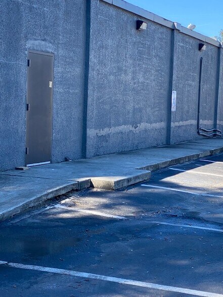 More Photos Of 6532 Beach Blvd, Jacksonville Freestanding For Sale