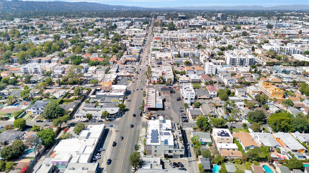 More Photos Of 10455 Magnolia Blvd, North Hollywood Apartments For Sale