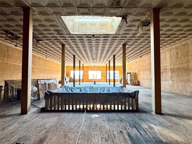 More Photos Of 516 W Chickasha Ave, Chickasha Storefront For Sale