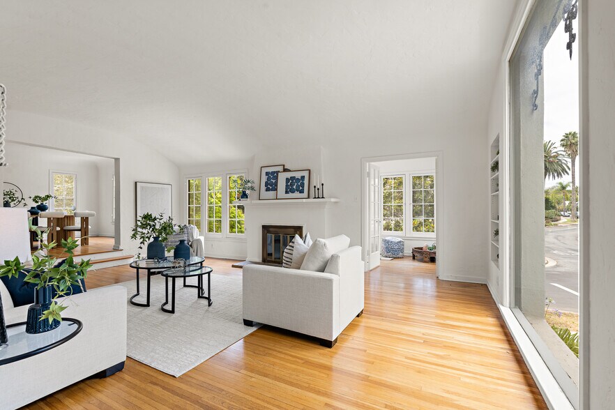 More Photos Of 1040 S Longwood Ave, Los Angeles Apartments For Sale