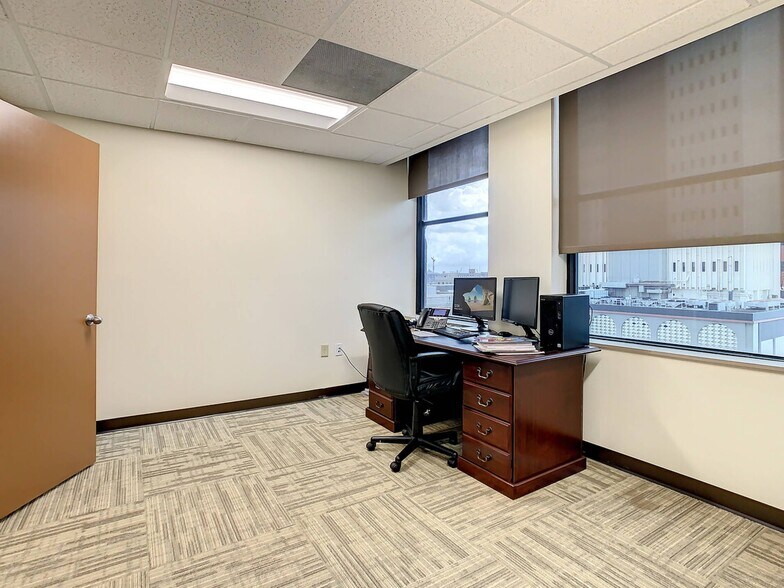 More Photos Of 707 N Franklin St, Tampa Office For Sale