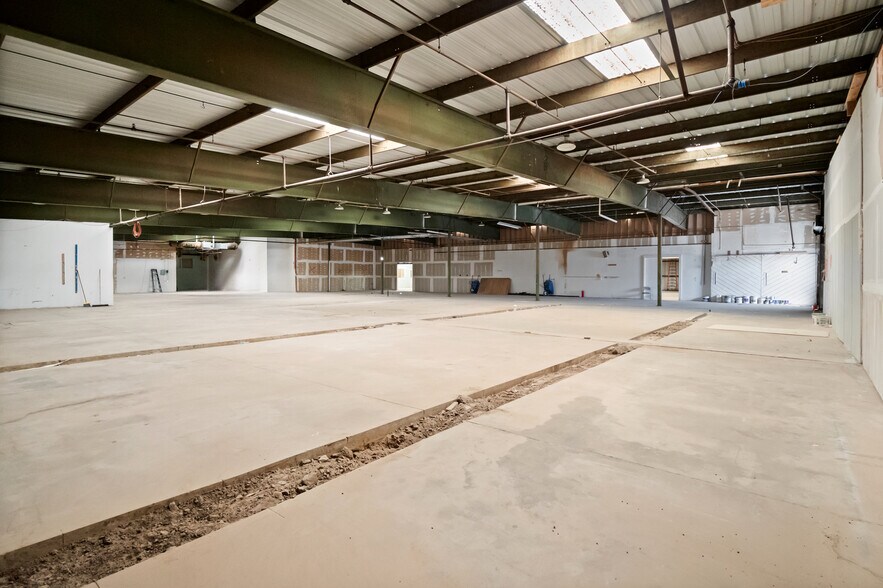 More Photos Of 2025-2035 Newcomb Ave, San Francisco Warehouse For Lease