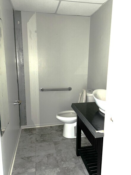 More Photos Of 1720 S McCall Rd, Englewood Unknown For Lease
