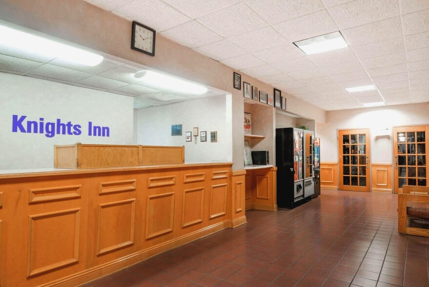 More Photos Of 1950 S Wabash St, Wabash Hotel For Sale