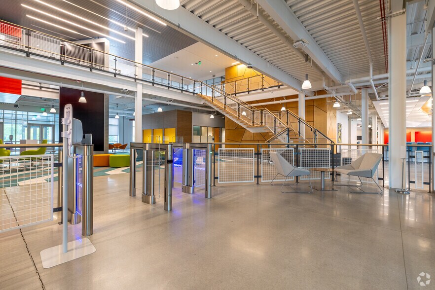 More Photos Of 8106 Calvin Hall Rd, Fort Mill Office For Lease