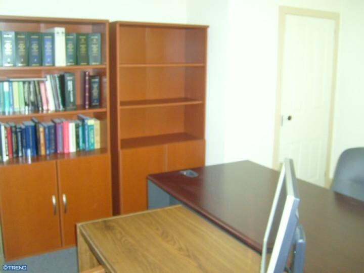 More Photos Of 46 Hilltown Pike, Line Lexington Office For Sale