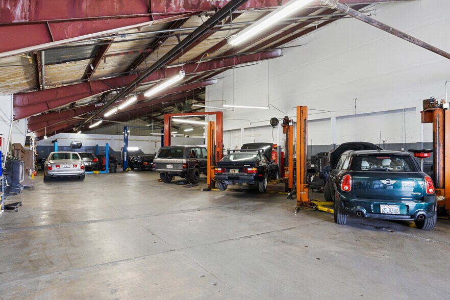 More Photos Of 4775-4779 E Ramon Rd, Palm Springs Warehouse For Sale