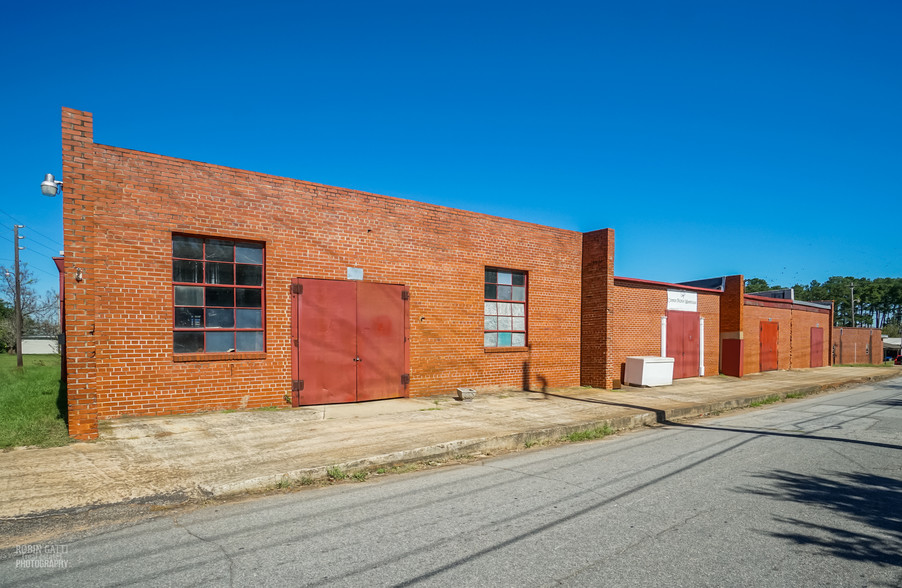 Primary Photo Of 94 E Adams St, Forsyth Warehouse For Lease