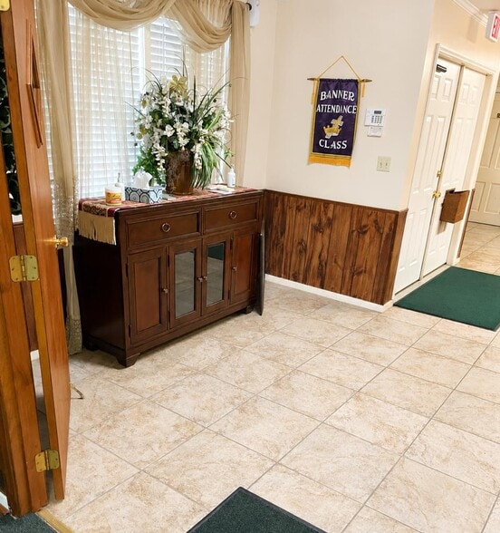 More Photos Of 1244 N Lee St, Valdosta Religious Facility For Sale